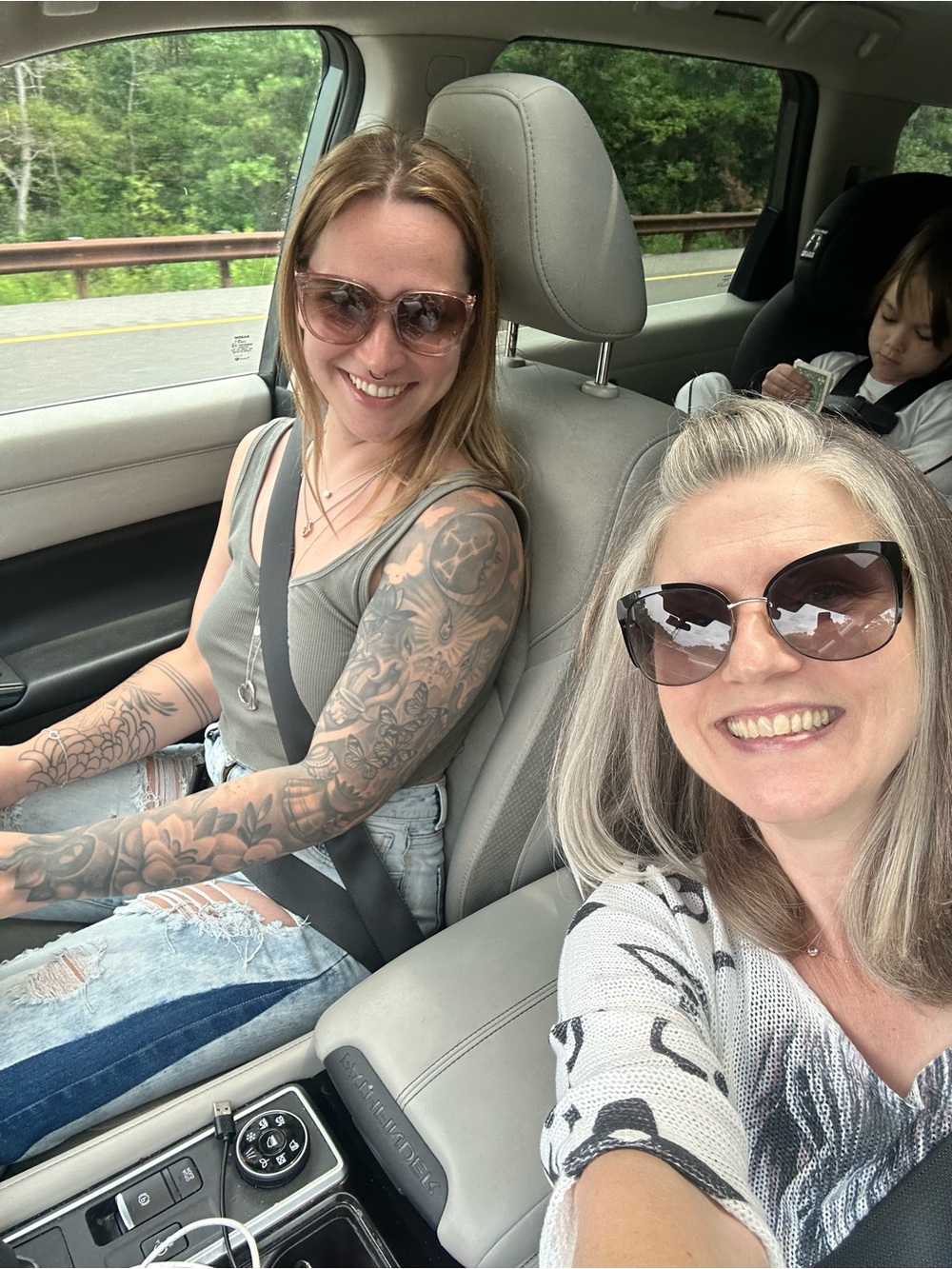 Notification! 📣 LIVE Cohost with Susie (Hippie_closet_ )& Robyn (Robyn_lynn78) - Picture 6 of 6